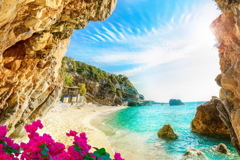 Teaser image for TUI prolonge son offre vers la Grèce et augmente ses capacités de vol vers l'Espagne