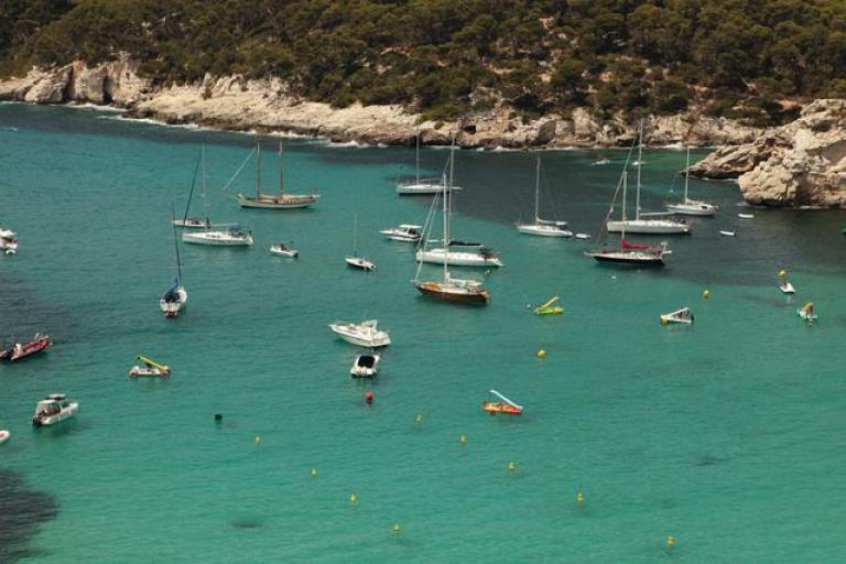Teaser image for Vacances d'été: les Belges préfèrent avoir trop chaud que de rester en Belgique